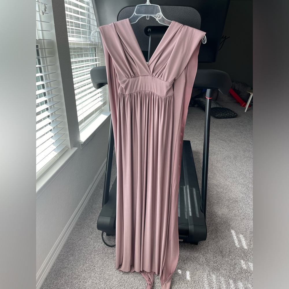 David's Bridal versa bridesmaid dress size XS worn once for a wedding!